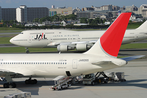 JAL B747-400D(JA8084)