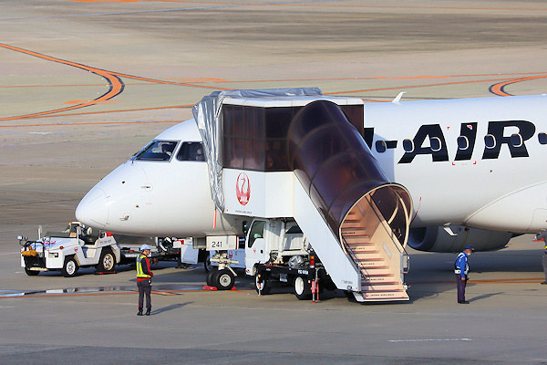 J-AIR E190（JA241J)