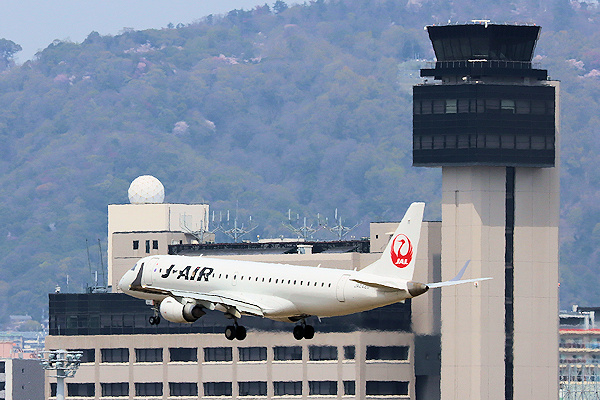 J-AIR E190（JA242J)