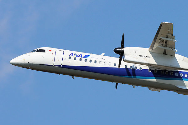 ANA DHC-8-400（JA846A)