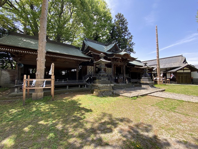 諏訪護國神社　左右片拝殿と拝殿