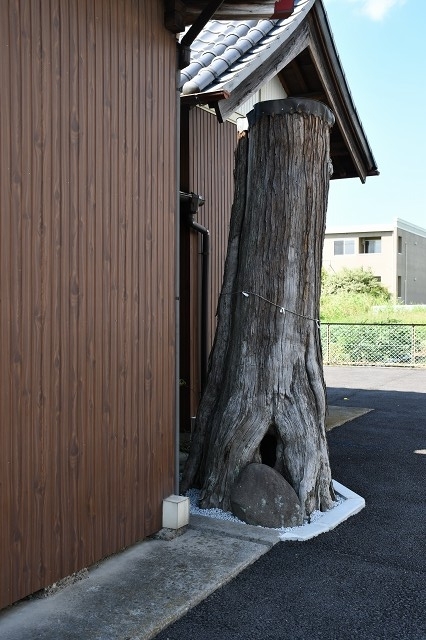 加須市平永　稲荷神社の力石