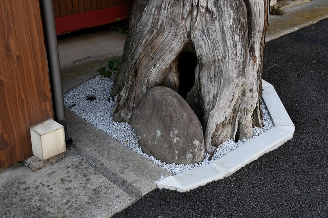 加須市平永　稲荷神社の力石