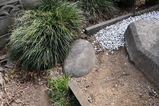 富士見市水子　氷川神社　至誠一致之美影碑　力石