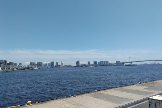 東京湾とコンテナと０１