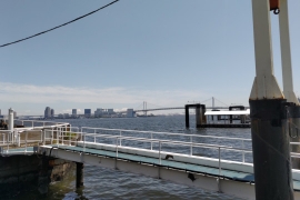 東京湾とコンテナと０３