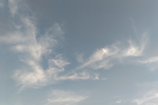 たゆたうスジ雲０２